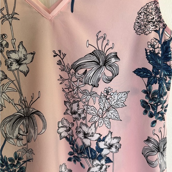 Banana Republic Pink Floral V-Neck Blouse - Picture 2 of 5